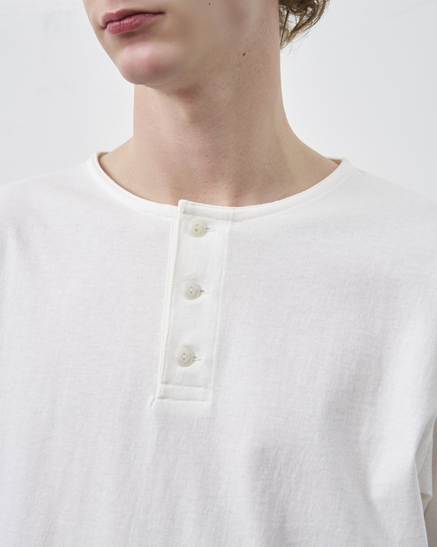HENLEY NECK L/S TEE