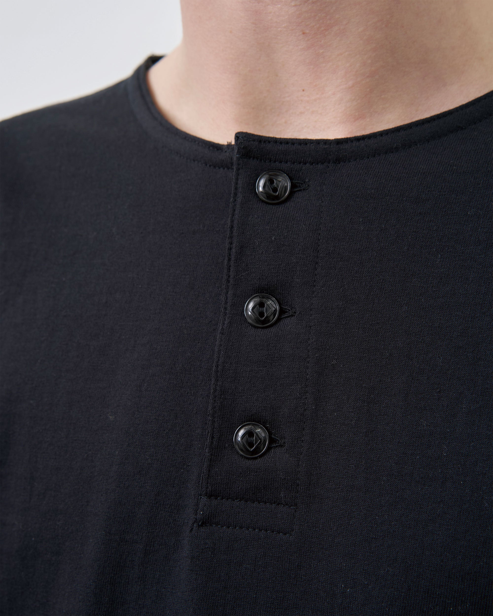 HENLEY NECK L/S TEE