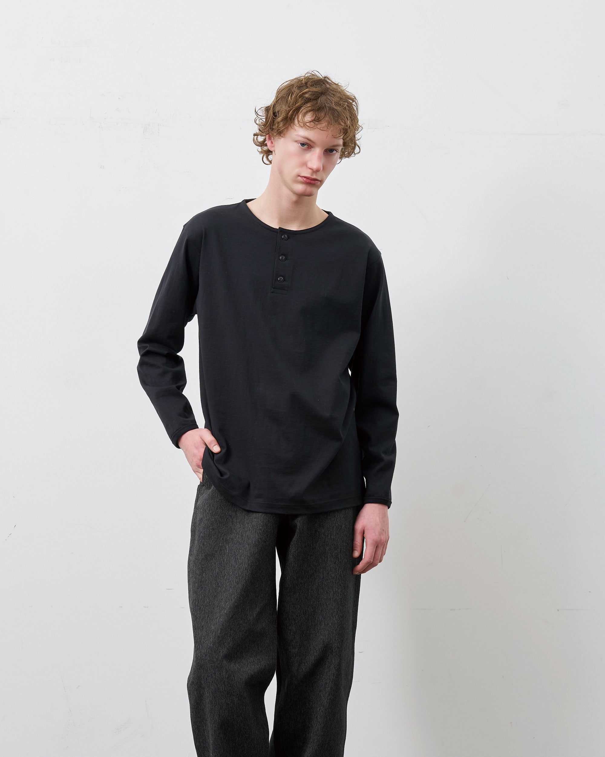 HENLEY NECK L/S TEE