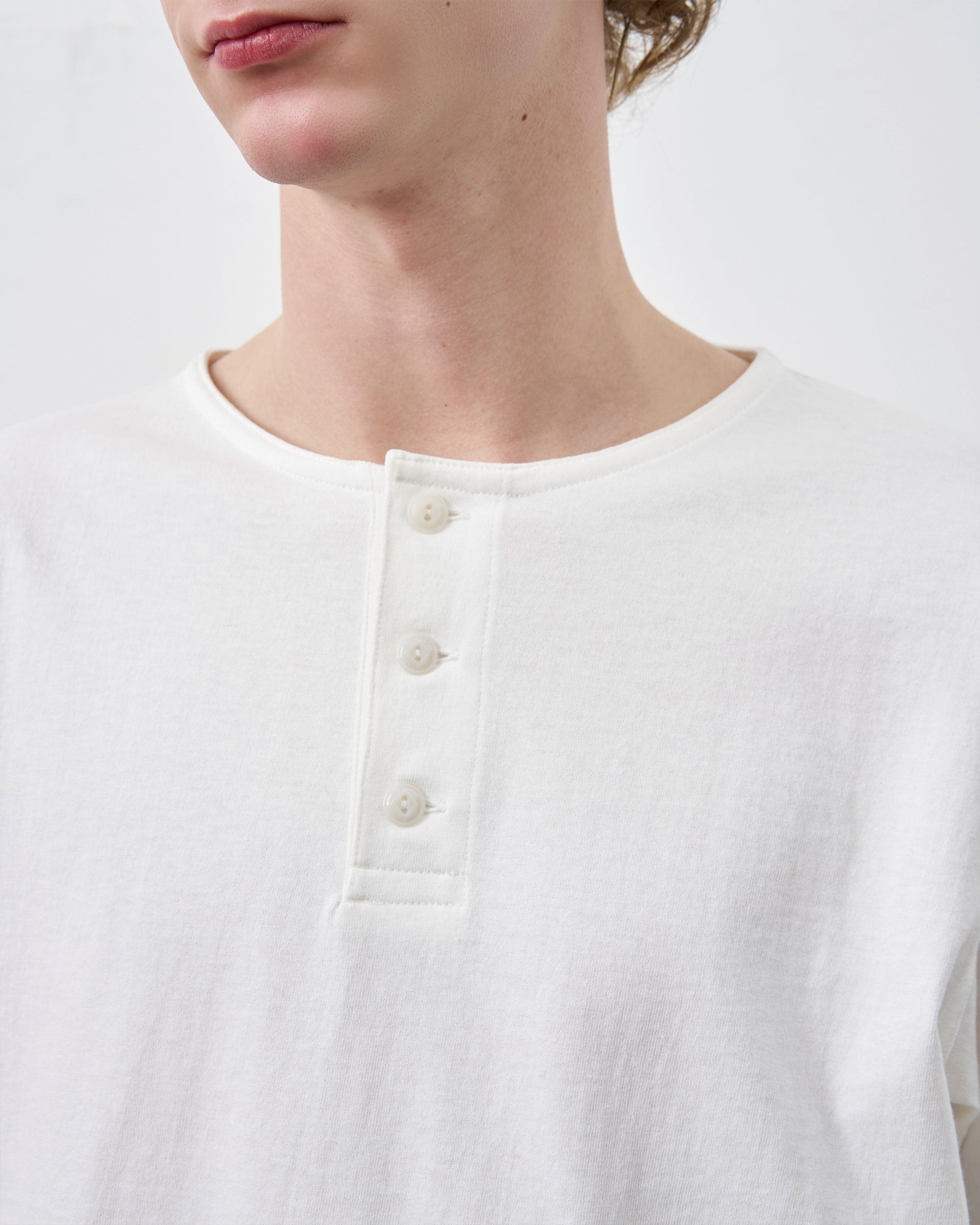 HENLEY NECK L/S TEE